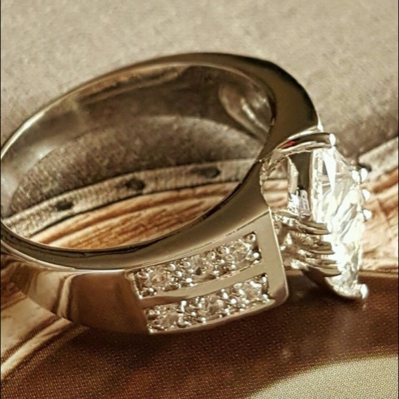 Silver Cubic Zirconia Solitaire  Ring Size 10 Marquise Cut - Picture 4 of 9